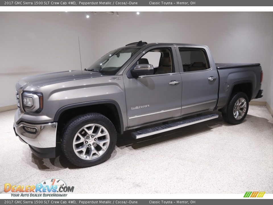 Front 3/4 View of 2017 GMC Sierra 1500 SLT Crew Cab 4WD Photo #3