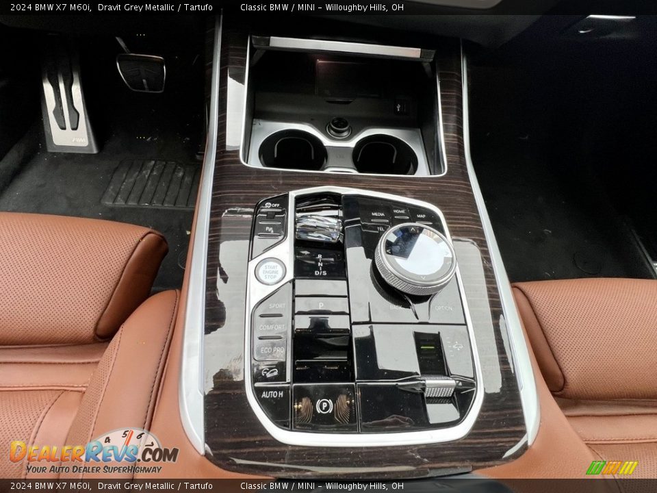Controls of 2024 BMW X7 M60i Photo #10