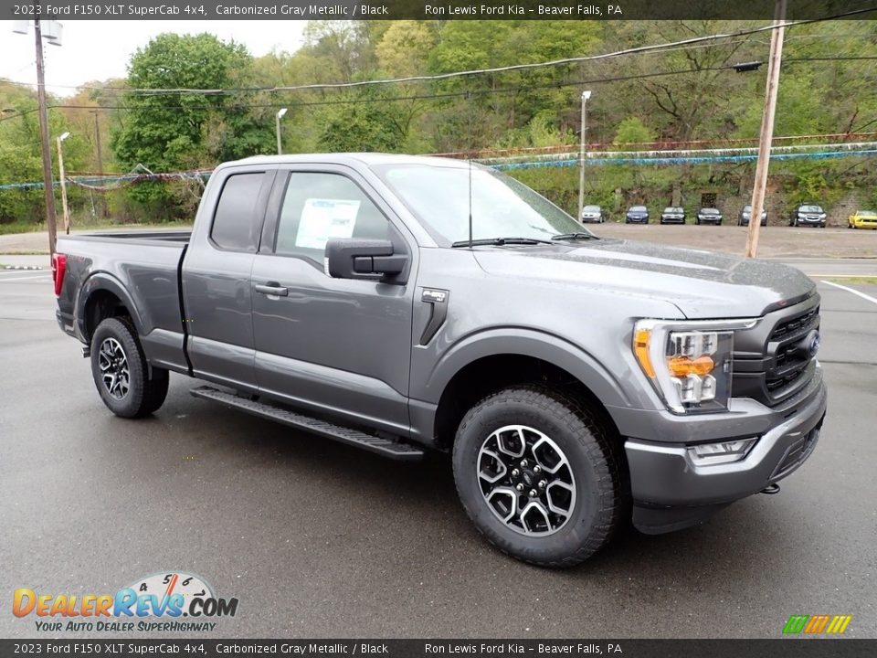 Front 3/4 View of 2023 Ford F150 XLT SuperCab 4x4 Photo #2