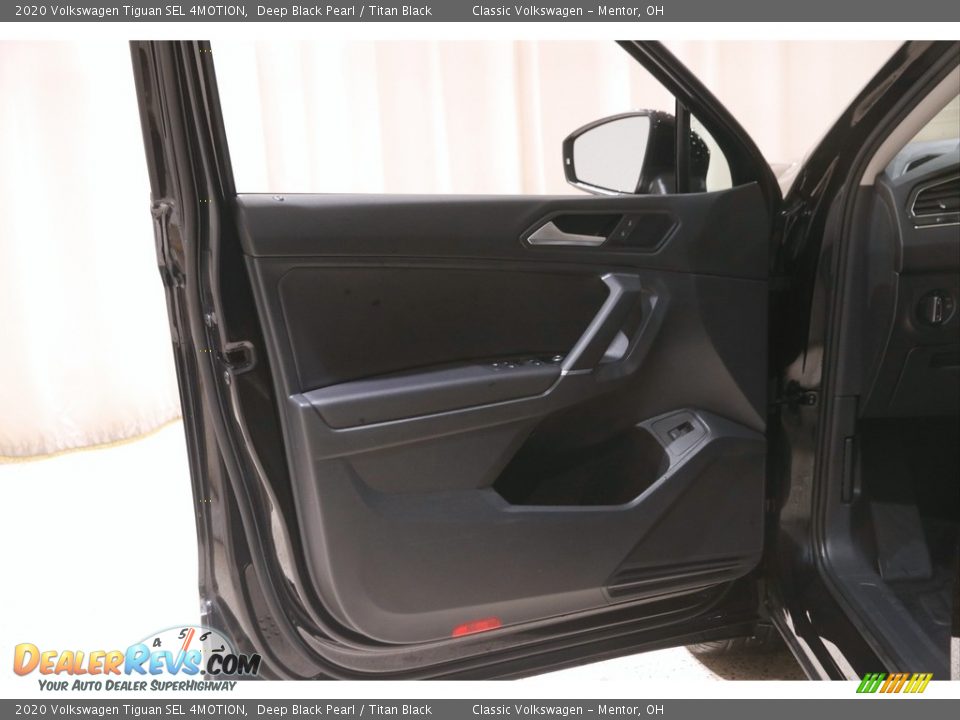 2020 Volkswagen Tiguan SEL 4MOTION Deep Black Pearl / Titan Black Photo #4