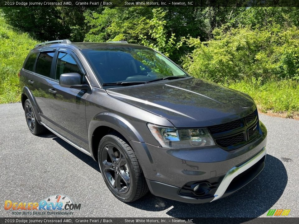 Front 3/4 View of 2019 Dodge Journey Crossroad AWD Photo #4