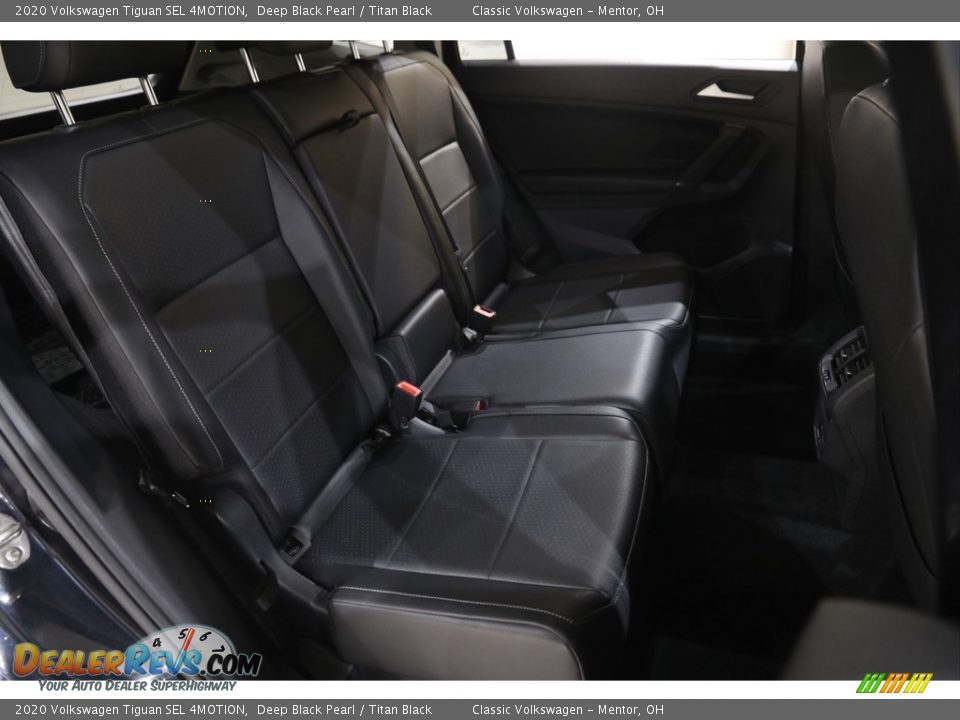 2020 Volkswagen Tiguan SEL 4MOTION Deep Black Pearl / Titan Black Photo #17