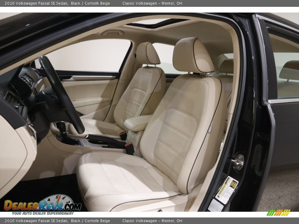 Front Seat of 2016 Volkswagen Passat SE Sedan Photo #5