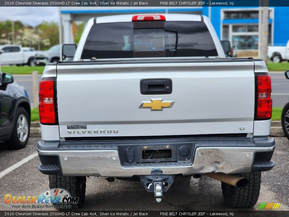 2016 Chevrolet Silverado 2500HD LT Crew Cab 4x4 Silver Ice Metallic / Jet Black Photo #4