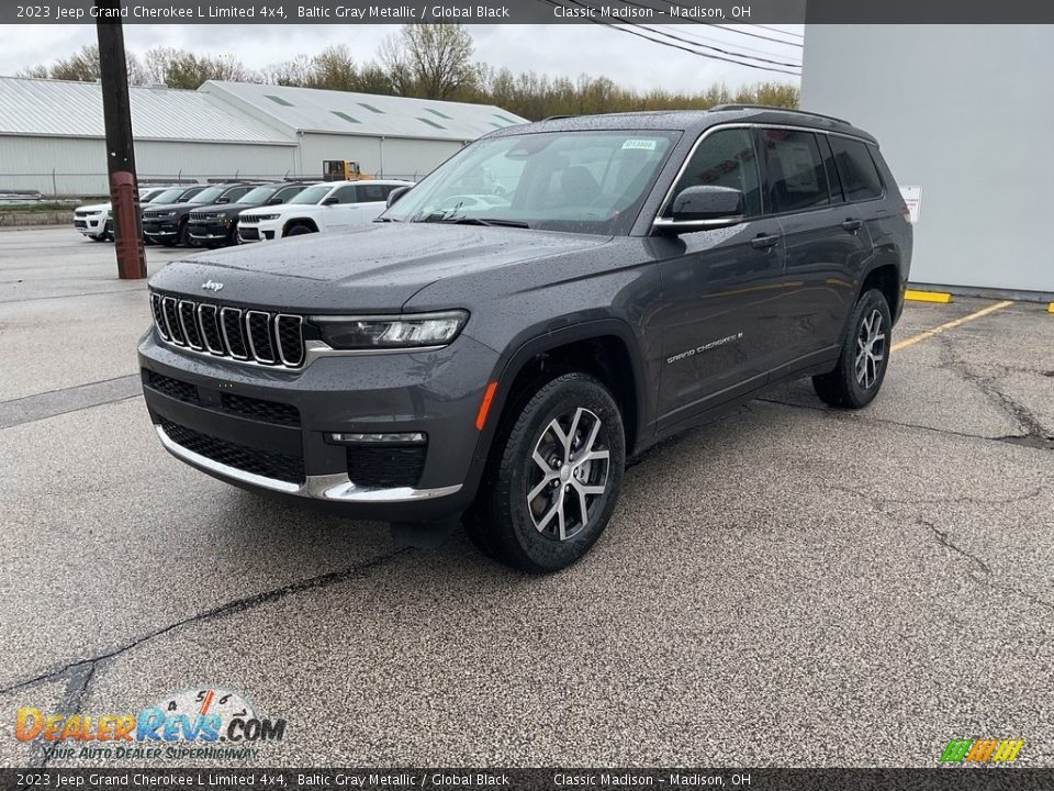 Front 3/4 View of 2023 Jeep Grand Cherokee L Limited 4x4 Photo #9