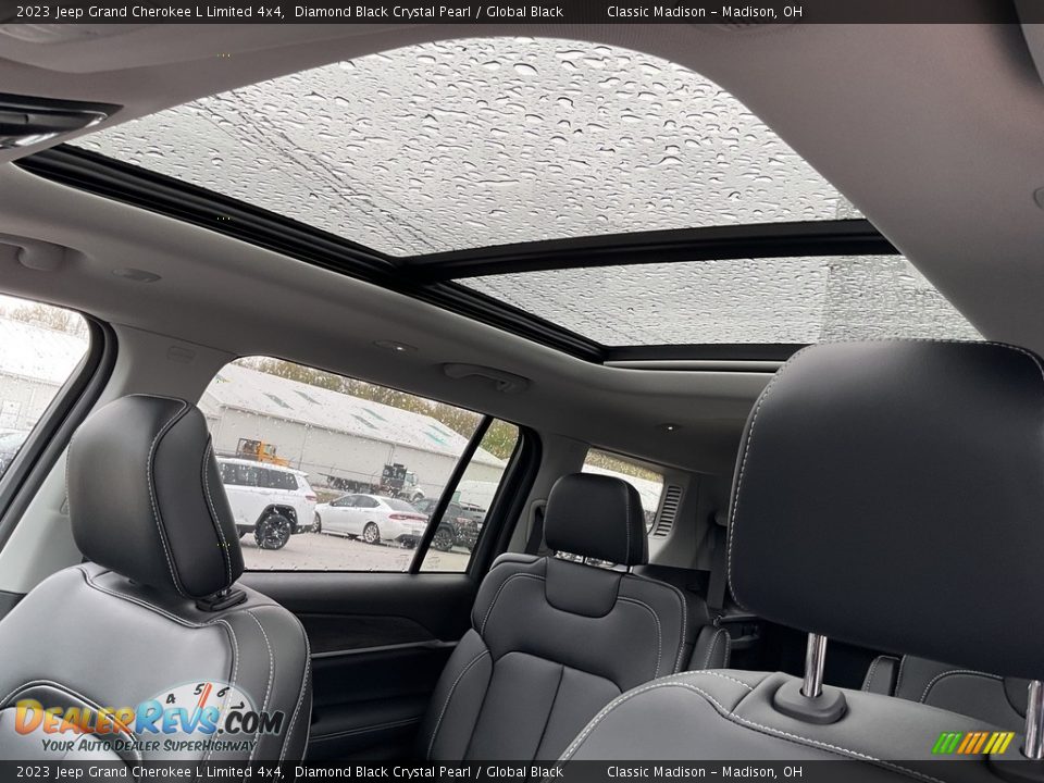 2023 Jeep Grand Cherokee L Limited 4x4 Diamond Black Crystal Pearl / Global Black Photo #4