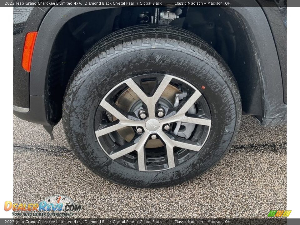 2023 Jeep Grand Cherokee L Limited 4x4 Diamond Black Crystal Pearl / Global Black Photo #15