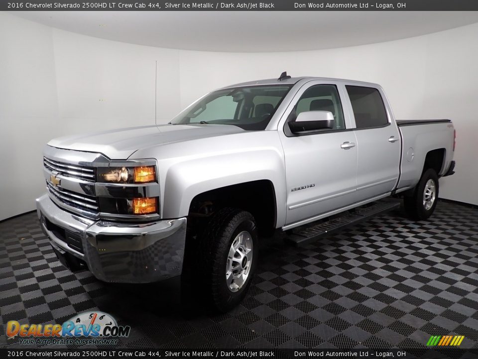 Front 3/4 View of 2016 Chevrolet Silverado 2500HD LT Crew Cab 4x4 Photo #4