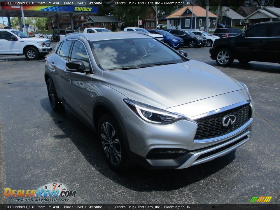 Front 3/4 View of 2018 Infiniti QX30 Premium AWD Photo #5