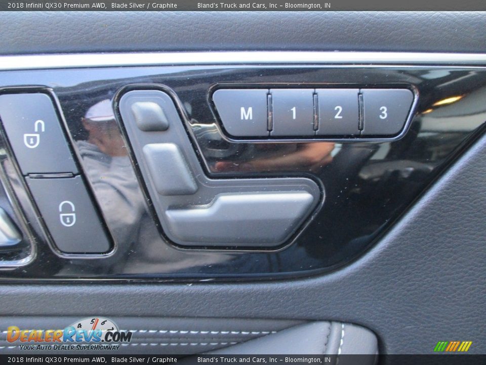 Door Panel of 2018 Infiniti QX30 Premium AWD Photo #19