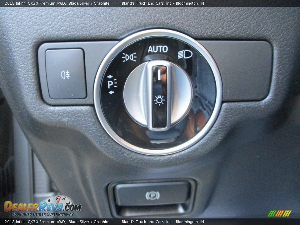 Controls of 2018 Infiniti QX30 Premium AWD Photo #21