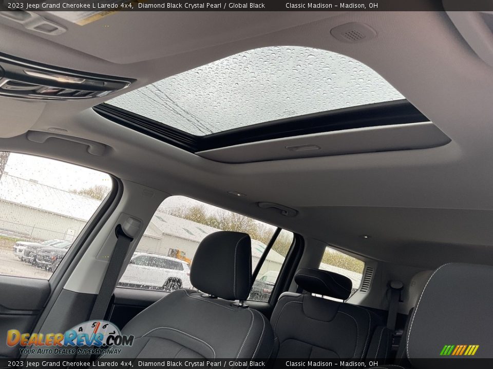 2023 Jeep Grand Cherokee L Laredo 4x4 Diamond Black Crystal Pearl / Global Black Photo #4