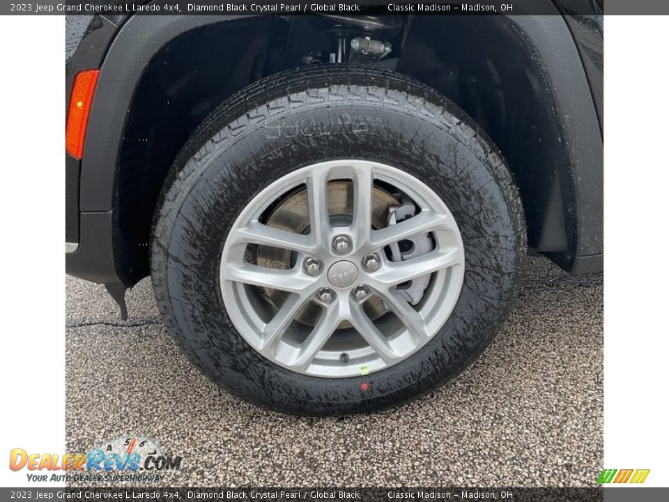 2023 Jeep Grand Cherokee L Laredo 4x4 Diamond Black Crystal Pearl / Global Black Photo #16