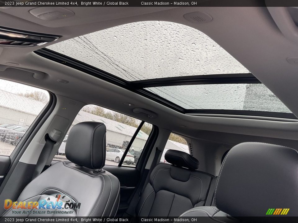 2023 Jeep Grand Cherokee Limited 4x4 Bright White / Global Black Photo #4