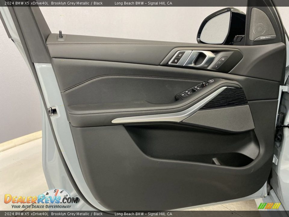 Door Panel of 2024 BMW X5 xDrive40i Photo #10