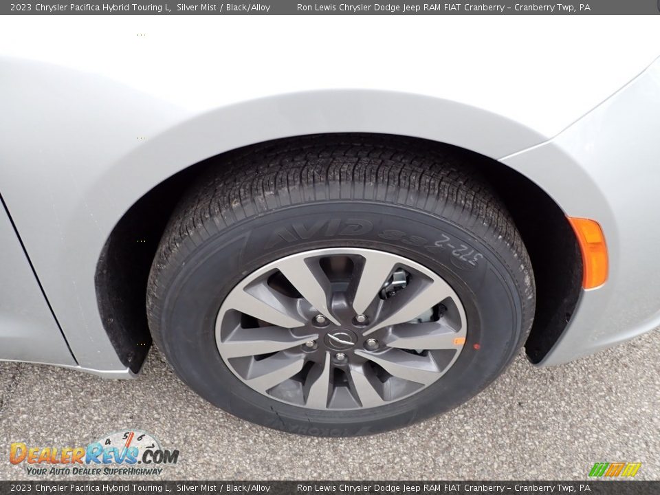 2023 Chrysler Pacifica Hybrid Touring L Wheel Photo #9