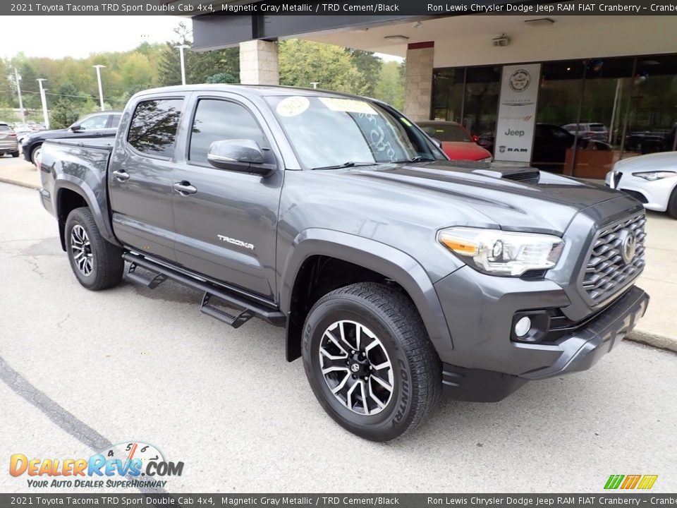 Front 3/4 View of 2021 Toyota Tacoma TRD Sport Double Cab 4x4 Photo #10