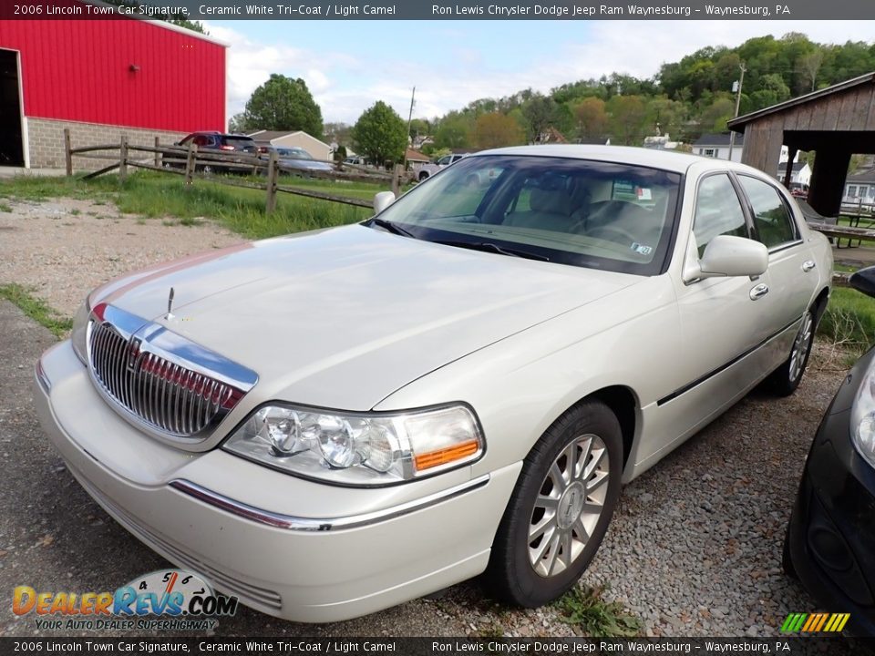 2006 Lincoln Town Car Signature Ceramic White Tri-Coat / Light Camel Photo #1