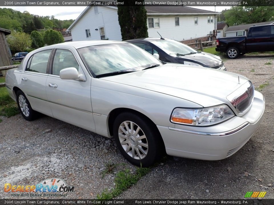 2006 Lincoln Town Car Signature Ceramic White Tri-Coat / Light Camel Photo #4