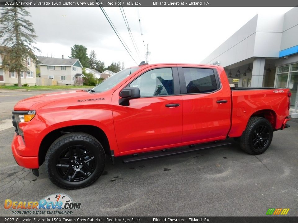 Front 3/4 View of 2023 Chevrolet Silverado 1500 Custom Crew Cab 4x4 Photo #1