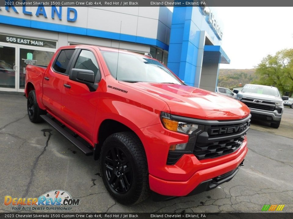 2023 Chevrolet Silverado 1500 Custom Crew Cab 4x4 Red Hot / Jet Black Photo #5