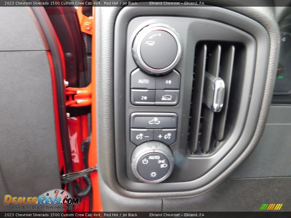 Controls of 2023 Chevrolet Silverado 1500 Custom Crew Cab 4x4 Photo #25