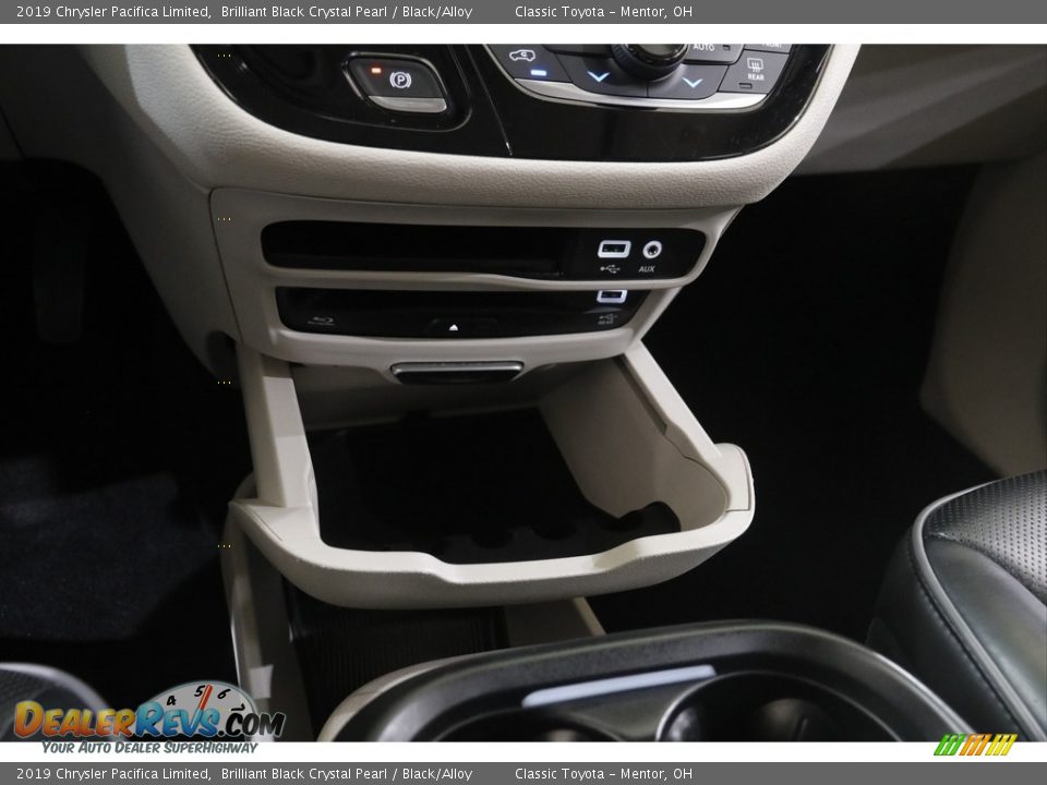 2019 Chrysler Pacifica Limited Brilliant Black Crystal Pearl / Black/Alloy Photo #16