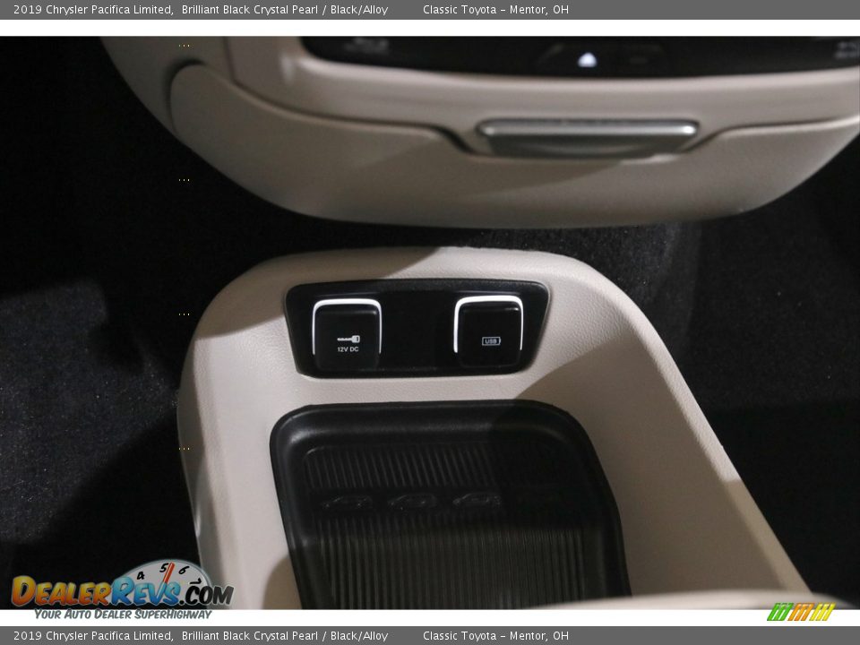 2019 Chrysler Pacifica Limited Brilliant Black Crystal Pearl / Black/Alloy Photo #17