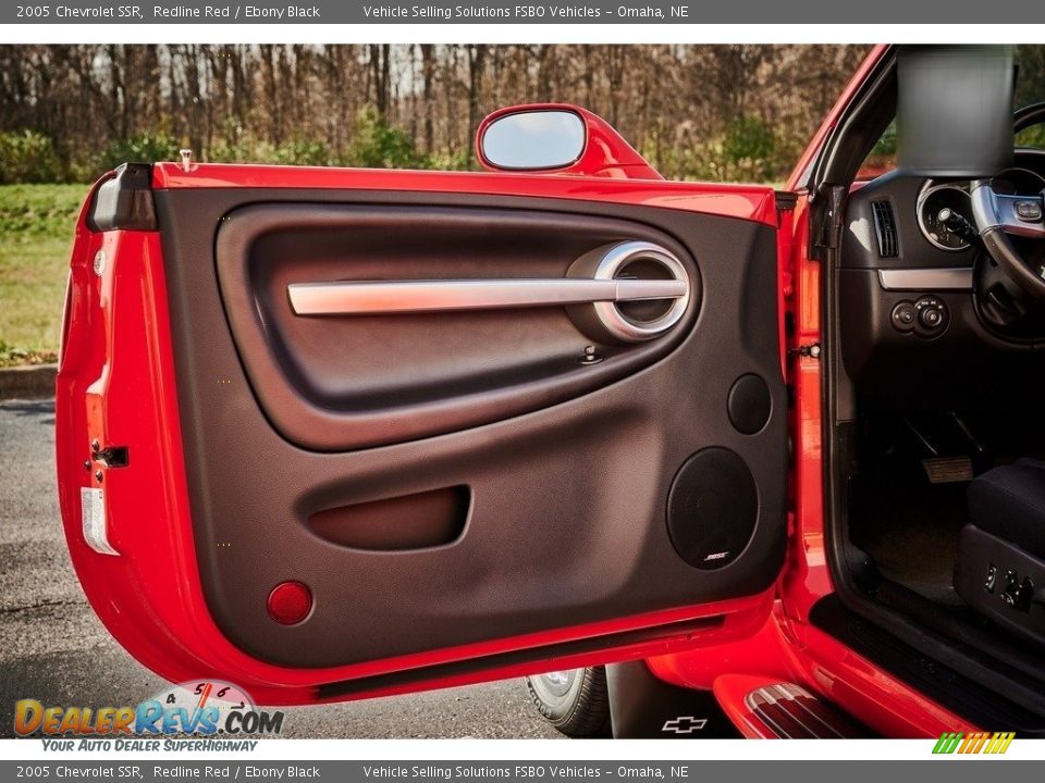 Door Panel of 2005 Chevrolet SSR  Photo #3