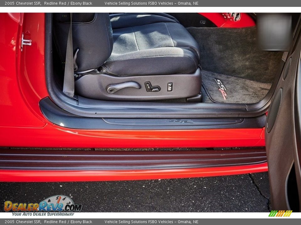 2005 Chevrolet SSR Redline Red / Ebony Black Photo #4