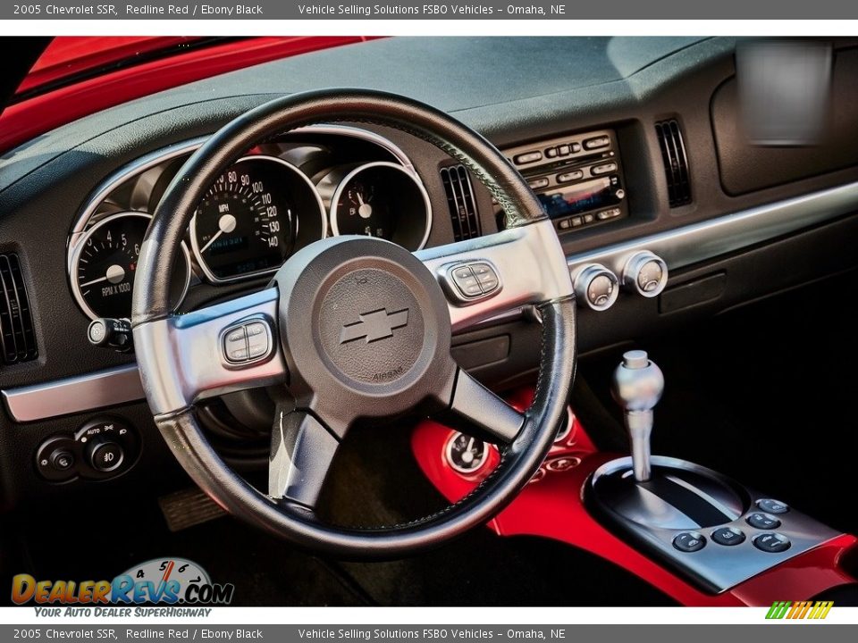 Dashboard of 2005 Chevrolet SSR  Photo #7