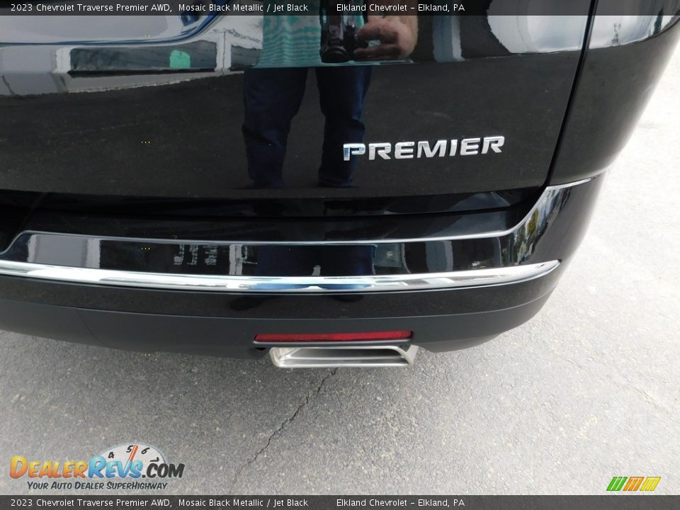 2023 Chevrolet Traverse Premier AWD Mosaic Black Metallic / Jet Black Photo #13