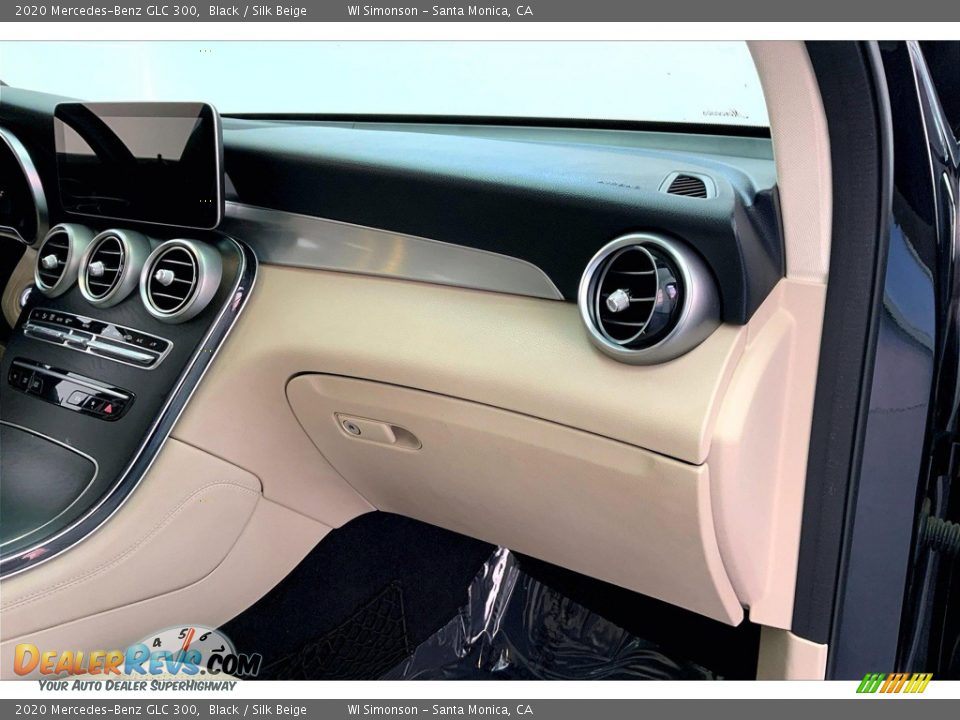 2020 Mercedes-Benz GLC 300 Black / Silk Beige Photo #16