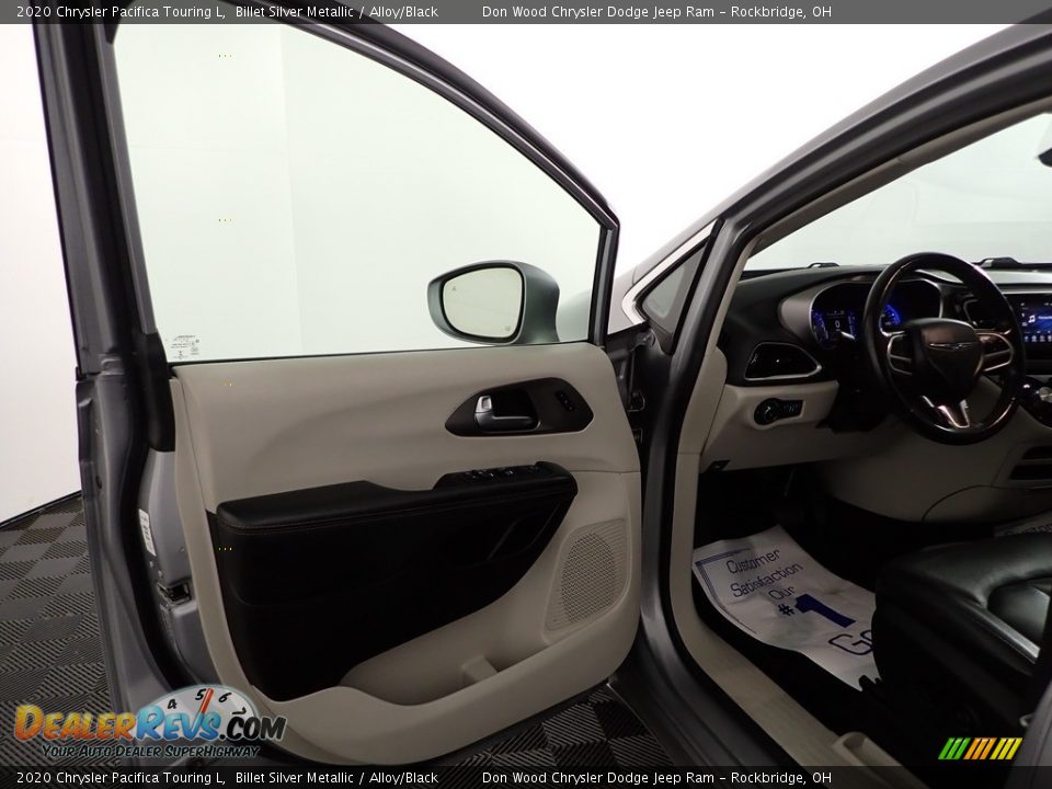 2020 Chrysler Pacifica Touring L Billet Silver Metallic / Alloy/Black Photo #12