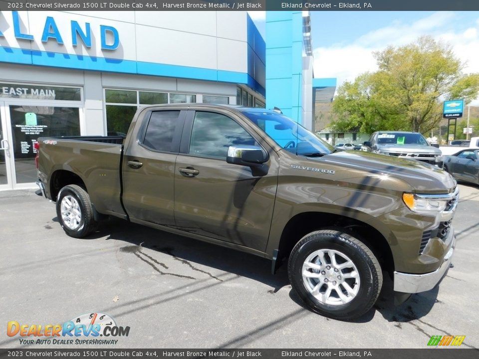 Front 3/4 View of 2023 Chevrolet Silverado 1500 LT Double Cab 4x4 Photo #2