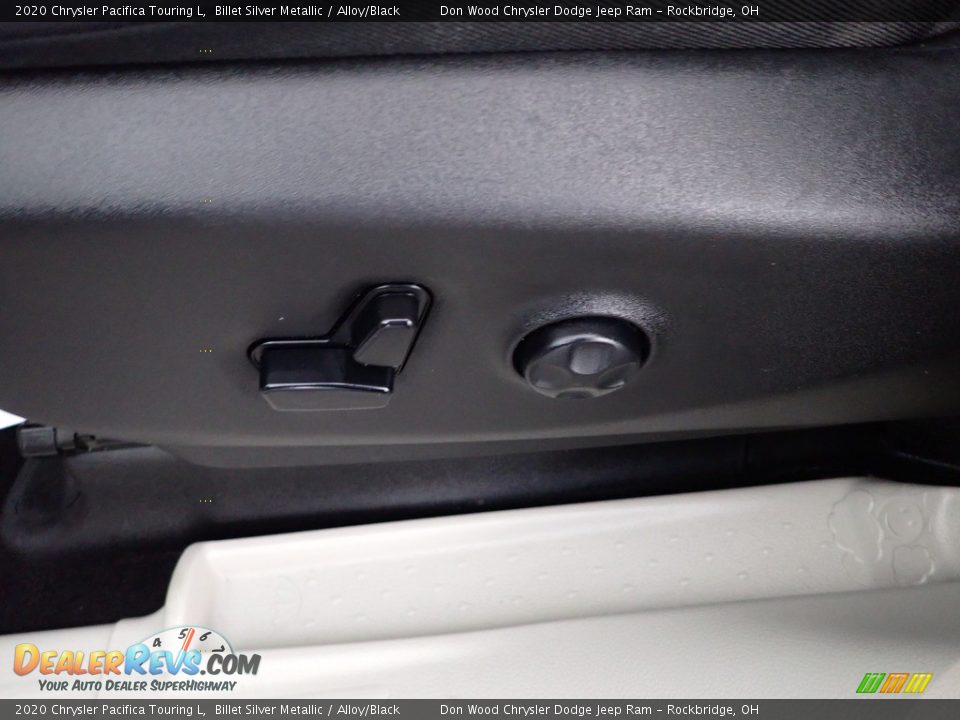 2020 Chrysler Pacifica Touring L Billet Silver Metallic / Alloy/Black Photo #14