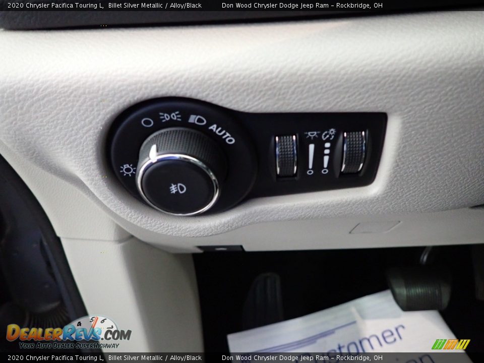 2020 Chrysler Pacifica Touring L Billet Silver Metallic / Alloy/Black Photo #16