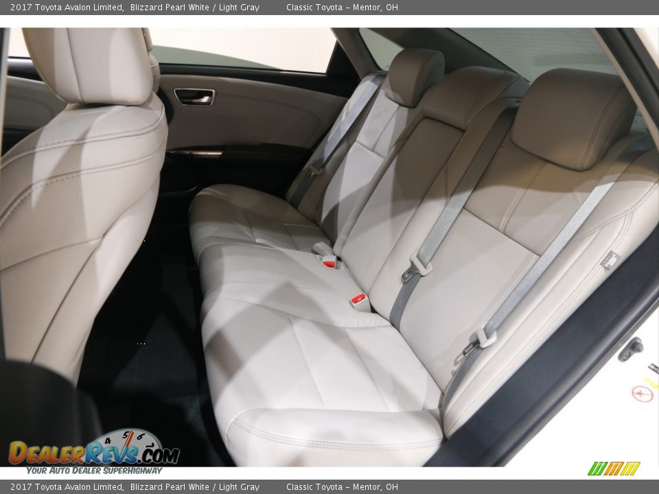2017 Toyota Avalon Limited Blizzard Pearl White / Light Gray Photo #18