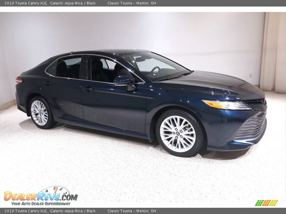 2019 Toyota Camry XLE Galactic Aqua Mica / Black Photo #1