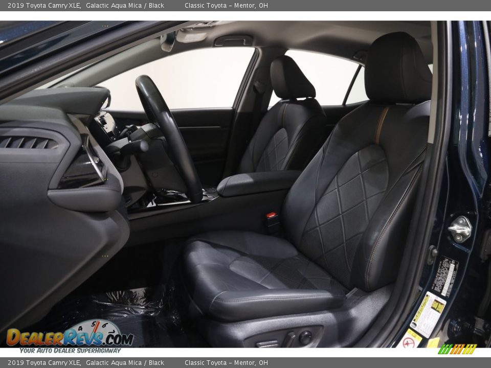 2019 Toyota Camry XLE Galactic Aqua Mica / Black Photo #5