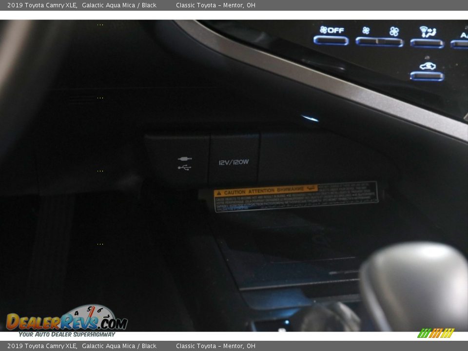 2019 Toyota Camry XLE Galactic Aqua Mica / Black Photo #14