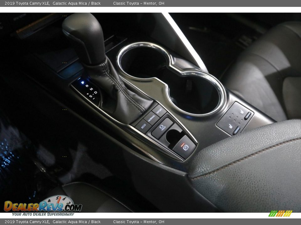 2019 Toyota Camry XLE Galactic Aqua Mica / Black Photo #15