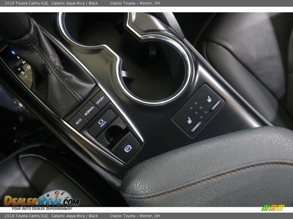 2019 Toyota Camry XLE Galactic Aqua Mica / Black Photo #16