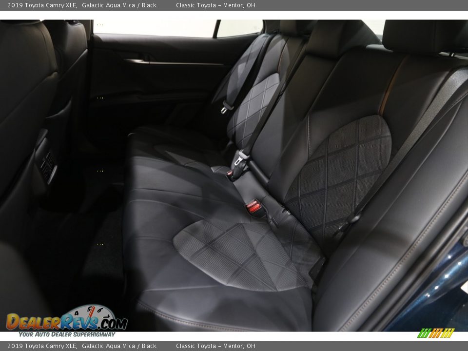 2019 Toyota Camry XLE Galactic Aqua Mica / Black Photo #19
