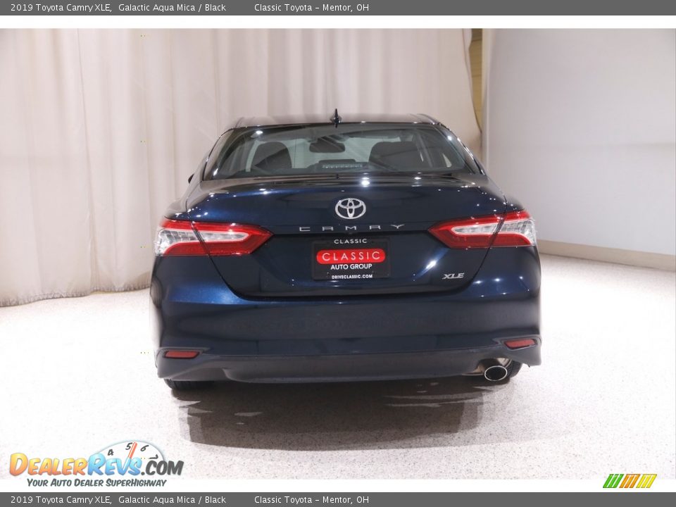 2019 Toyota Camry XLE Galactic Aqua Mica / Black Photo #20