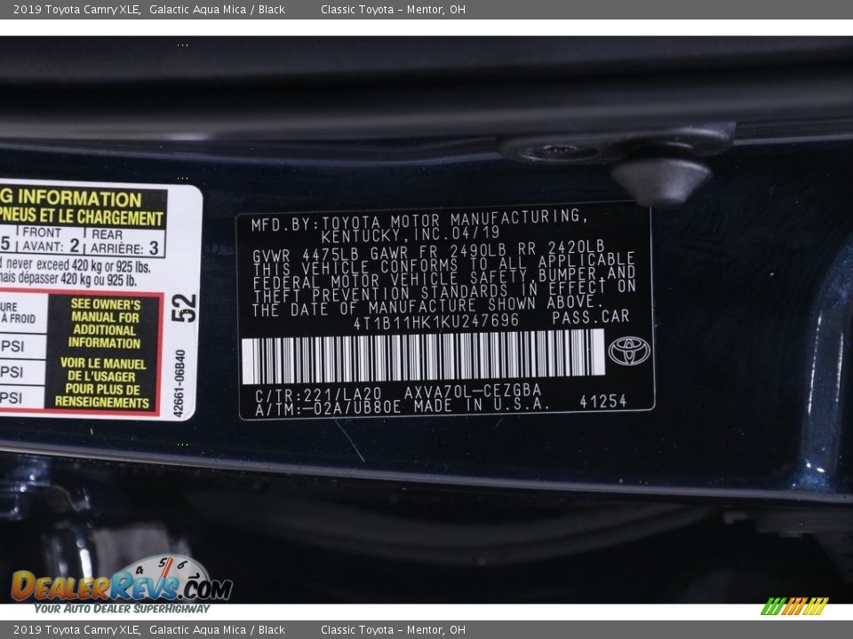 2019 Toyota Camry XLE Galactic Aqua Mica / Black Photo #23