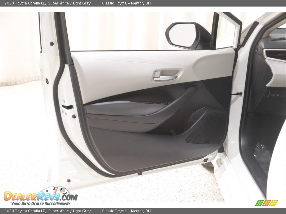 2020 Toyota Corolla LE Super White / Light Gray Photo #4