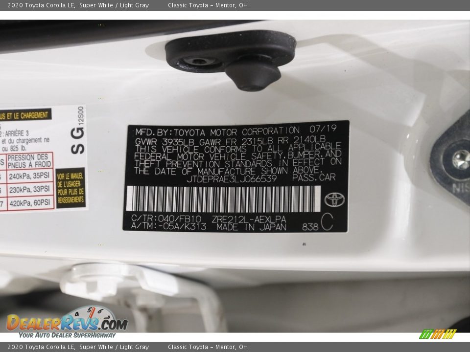 2020 Toyota Corolla LE Super White / Light Gray Photo #18