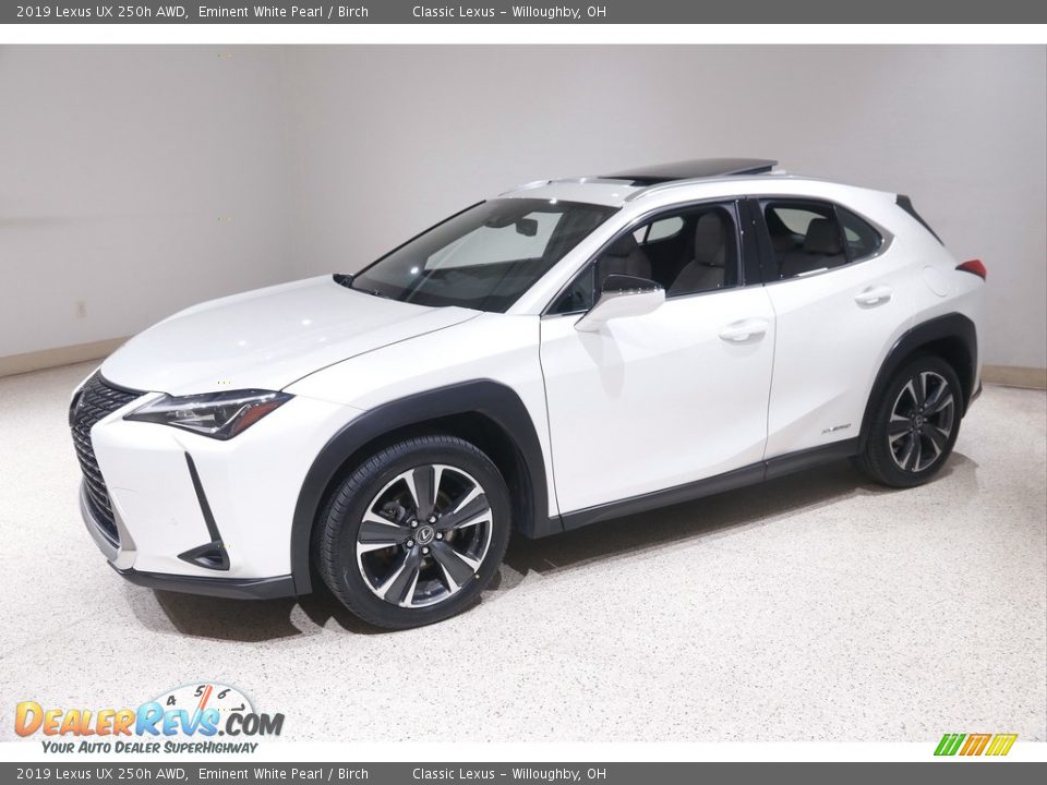 Front 3/4 View of 2019 Lexus UX 250h AWD Photo #3