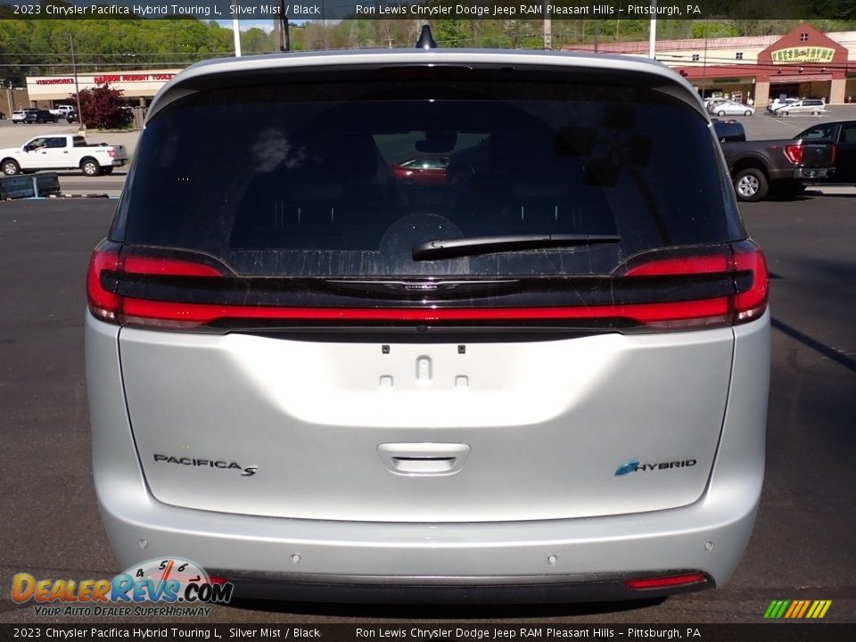 2023 Chrysler Pacifica Hybrid Touring L Silver Mist / Black Photo #4